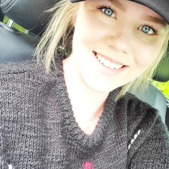 Meet your Posher, Karlie - Picture 1 of 1